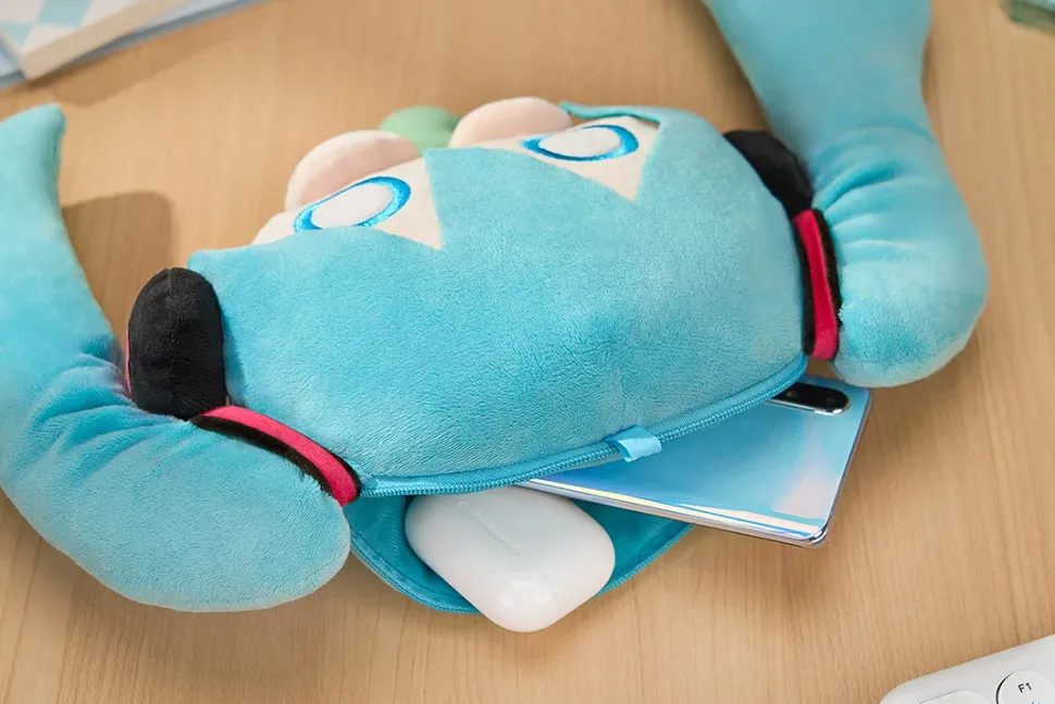Character Vocal Series 01: Hatsune Miku Fluffy Series - Plushie Pouch