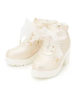 LIZ LISA Heart Cut-Out Sneakers