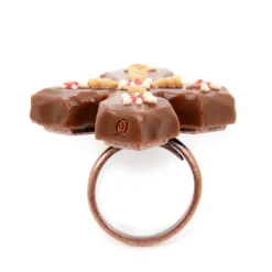 Q-pot. Parlor Cross Chocolat Ring