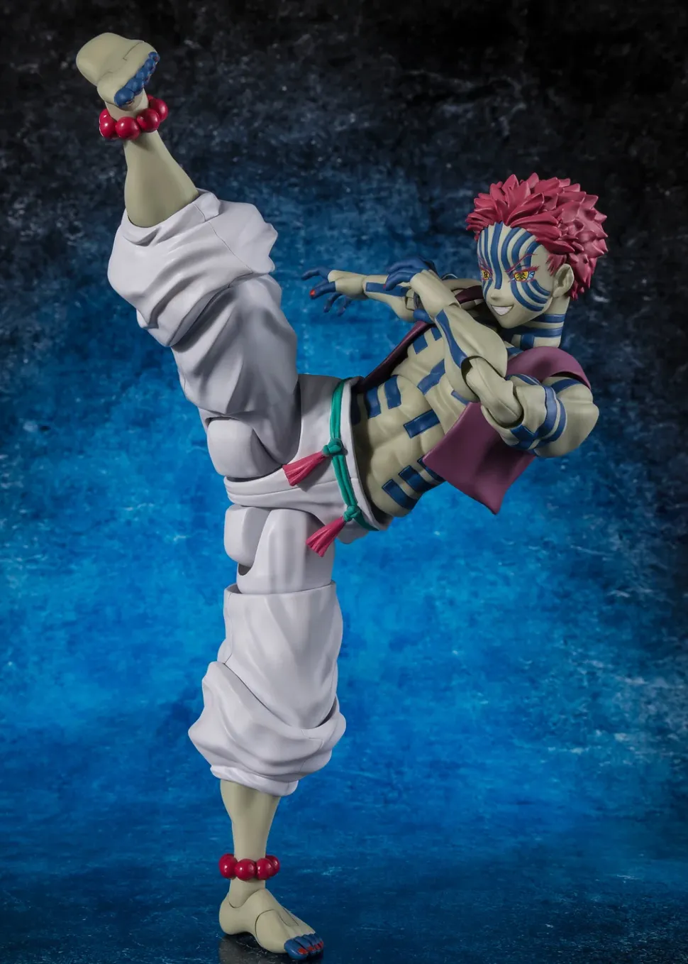 S.H.Figuarts Demon Slayer: Kimetsu no Yaiba Akaza