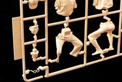 Wakuwaku-san 1/20 Scale Plastic Model Kit